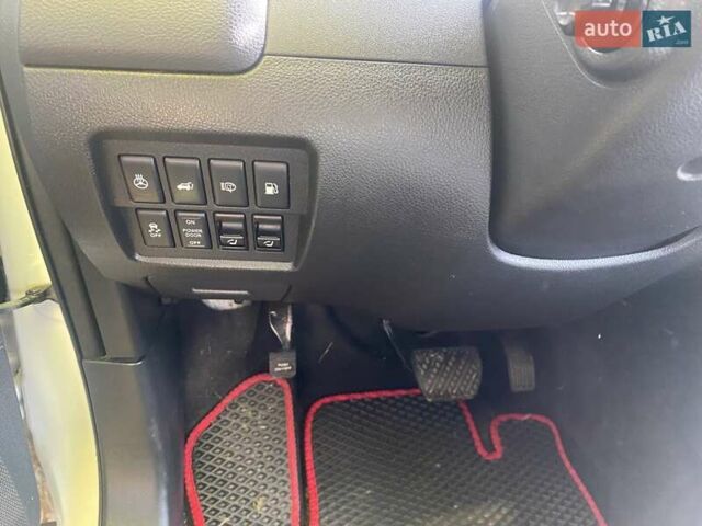 Белый Ниссан Мурано, объемом двигателя 3.5 л и пробегом 165 тыс. км за 10900 $, фото 10 на Automoto.ua