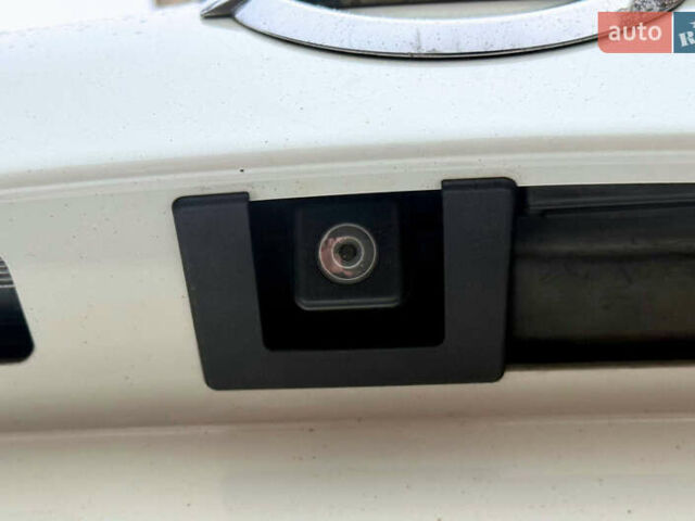 Белый Ниссан Мурано, объемом двигателя 3.5 л и пробегом 160 тыс. км за 10990 $, фото 15 на Automoto.ua