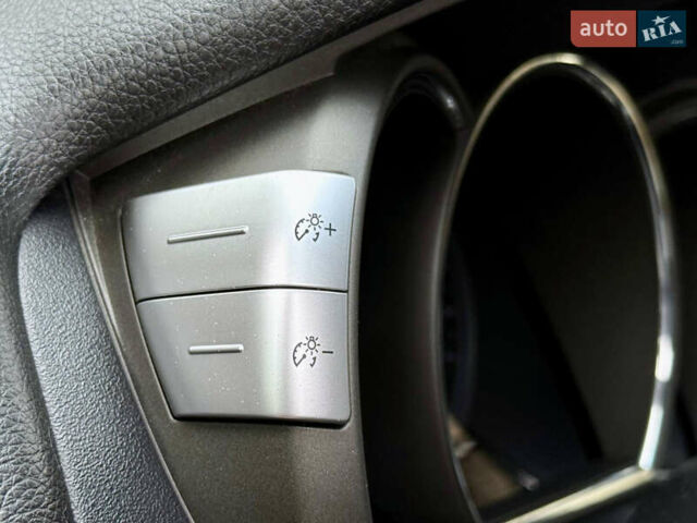 Белый Ниссан Мурано, объемом двигателя 3.5 л и пробегом 160 тыс. км за 10990 $, фото 18 на Automoto.ua