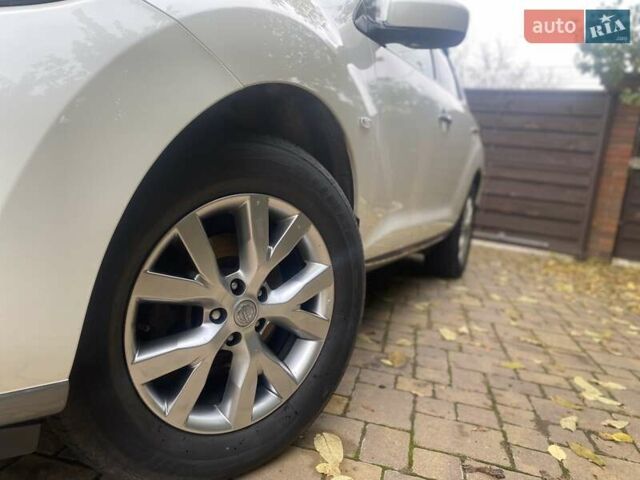 Белый Ниссан Мурано, объемом двигателя 3.5 л и пробегом 165 тыс. км за 10900 $, фото 3 на Automoto.ua