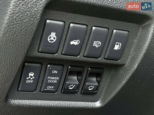 Белый Ниссан Мурано, объемом двигателя 3.5 л и пробегом 160 тыс. км за 10990 $, фото 17 на Automoto.ua