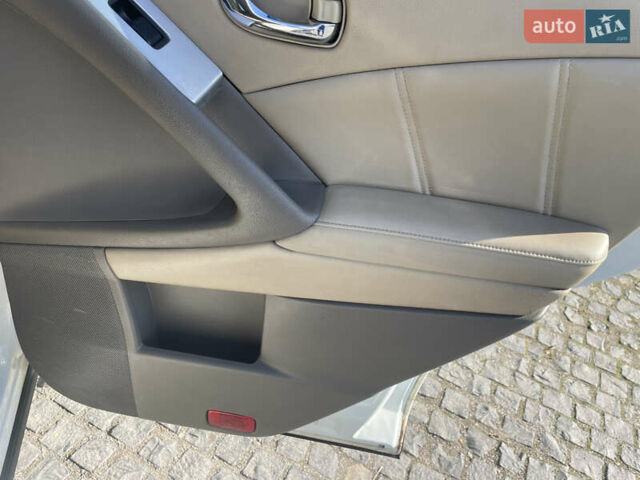 Белый Ниссан Мурано, объемом двигателя 2.49 л и пробегом 280 тыс. км за 10600 $, фото 4 на Automoto.ua