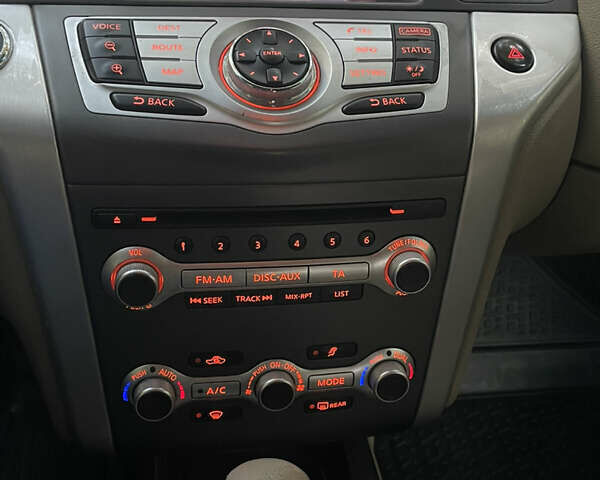 Белый Ниссан Мурано, объемом двигателя 2.49 л и пробегом 280 тыс. км за 10600 $, фото 2 на Automoto.ua