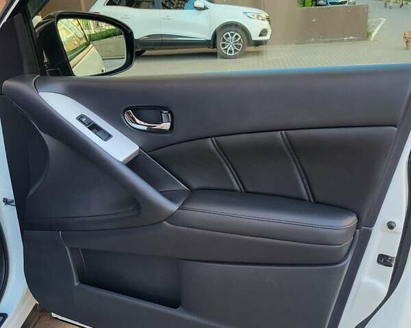 Белый Ниссан Мурано, объемом двигателя 3.5 л и пробегом 102 тыс. км за 14500 $, фото 12 на Automoto.ua