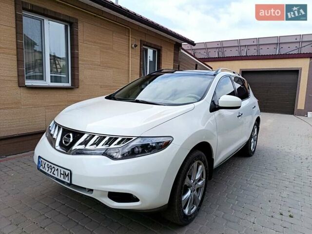 Белый Ниссан Мурано, объемом двигателя 3.5 л и пробегом 207 тыс. км за 11000 $, фото 3 на Automoto.ua