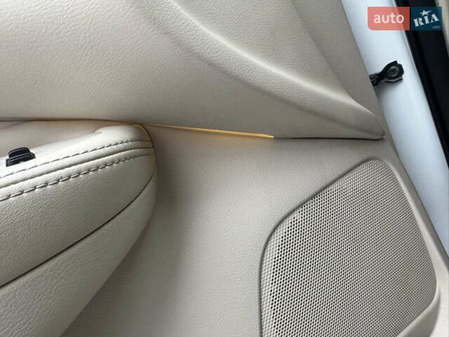 Белый Ниссан Мурано, объемом двигателя 3.5 л и пробегом 130 тыс. км за 13499 $, фото 2 на Automoto.ua