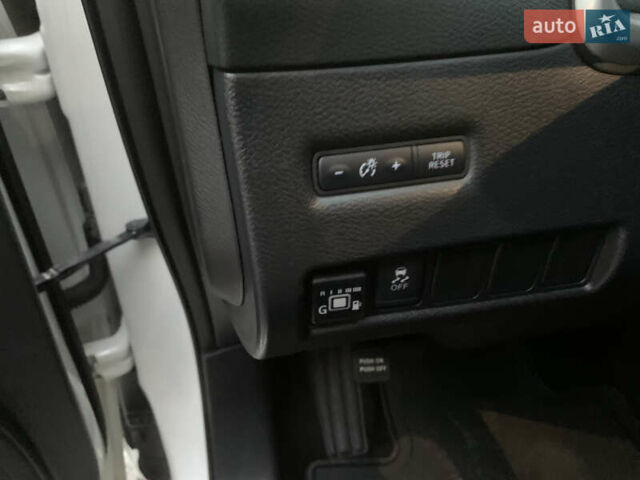 Белый Ниссан Мурано, объемом двигателя 3.5 л и пробегом 158 тыс. км за 13500 $, фото 13 на Automoto.ua