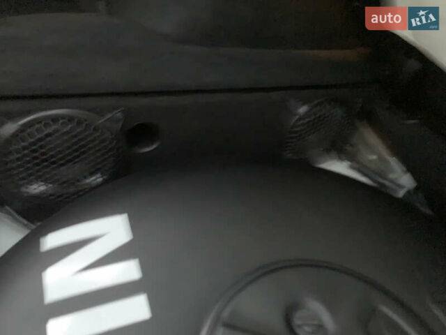 Белый Ниссан Мурано, объемом двигателя 3.5 л и пробегом 158 тыс. км за 13500 $, фото 23 на Automoto.ua
