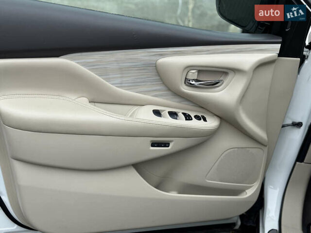 Белый Ниссан Мурано, объемом двигателя 3.5 л и пробегом 130 тыс. км за 13499 $, фото 38 на Automoto.ua