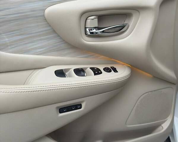 Белый Ниссан Мурано, объемом двигателя 3.5 л и пробегом 124 тыс. км за 15499 $, фото 9 на Automoto.ua