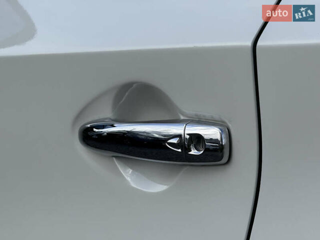 Белый Ниссан Мурано, объемом двигателя 3.5 л и пробегом 130 тыс. км за 15800 $, фото 23 на Automoto.ua