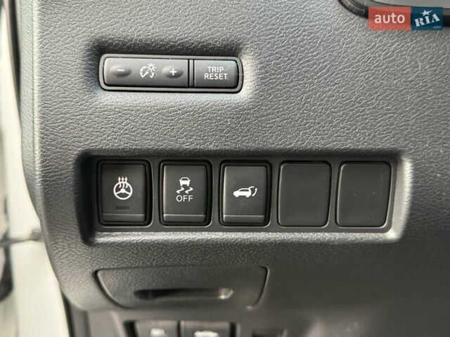 Белый Ниссан Мурано, объемом двигателя 3.5 л и пробегом 130 тыс. км за 15800 $, фото 61 на Automoto.ua