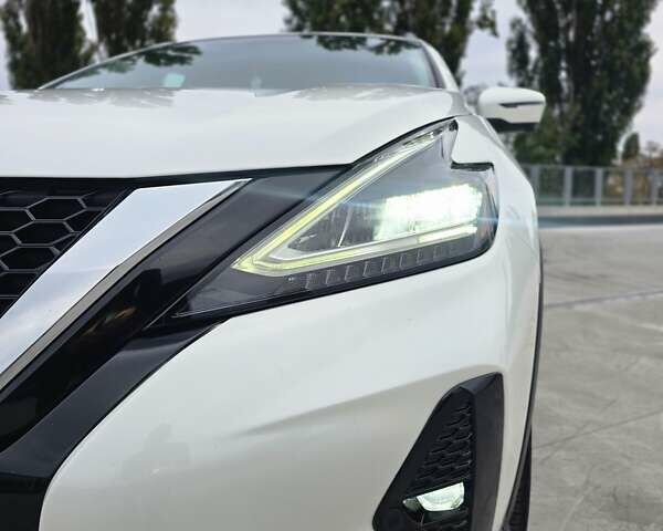 Белый Ниссан Мурано, объемом двигателя 3.5 л и пробегом 82 тыс. км за 21000 $, фото 6 на Automoto.ua