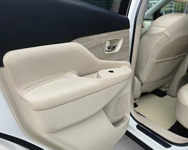 Белый Ниссан Мурано, объемом двигателя 3.5 л и пробегом 82 тыс. км за 21000 $, фото 16 на Automoto.ua