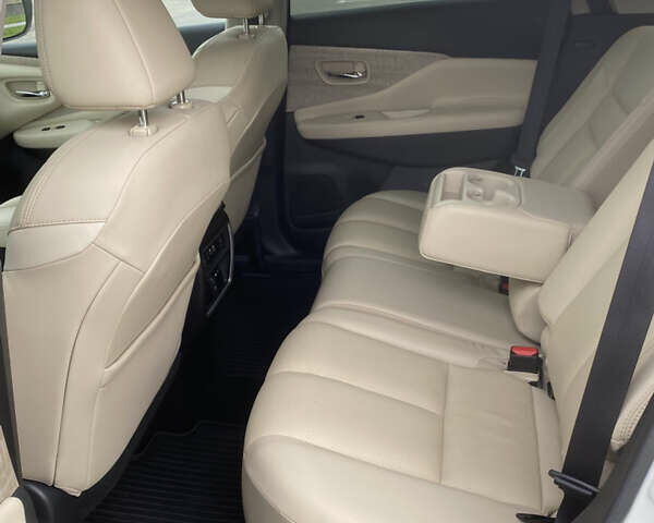 Белый Ниссан Мурано, объемом двигателя 3.5 л и пробегом 110 тыс. км за 18900 $, фото 7 на Automoto.ua