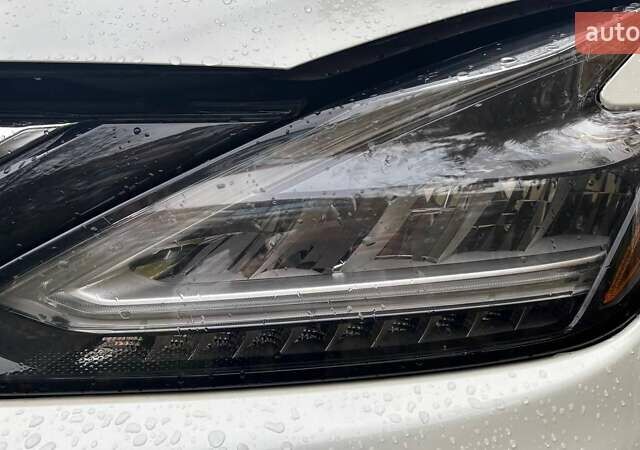 Белый Ниссан Мурано, объемом двигателя 3.5 л и пробегом 70 тыс. км за 22000 $, фото 5 на Automoto.ua