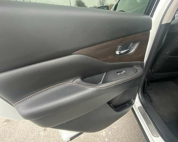 Белый Ниссан Мурано, объемом двигателя 3.5 л и пробегом 60 тыс. км за 23000 $, фото 23 на Automoto.ua