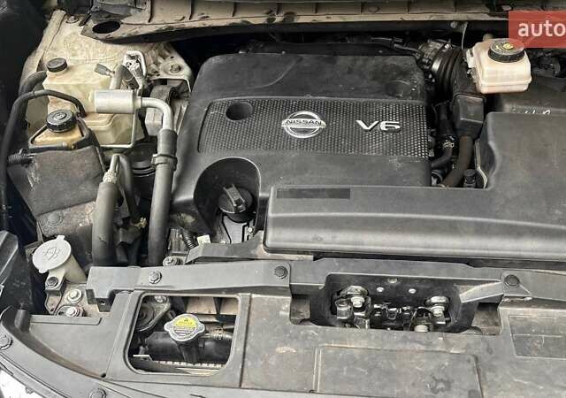 Белый Ниссан Мурано, объемом двигателя 3.5 л и пробегом 70 тыс. км за 22000 $, фото 8 на Automoto.ua