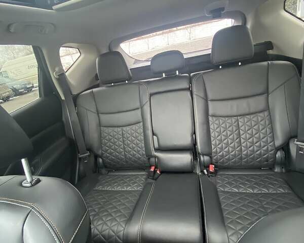 Белый Ниссан Мурано, объемом двигателя 3.5 л и пробегом 60 тыс. км за 23000 $, фото 27 на Automoto.ua