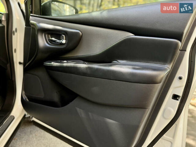 Белый Ниссан Мурано, объемом двигателя 3.5 л и пробегом 57 тыс. км за 19100 $, фото 13 на Automoto.ua