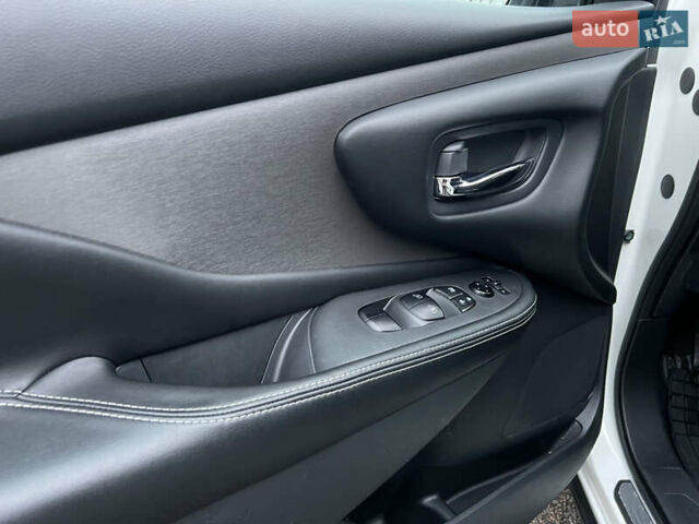 Белый Ниссан Мурано, объемом двигателя 3.5 л и пробегом 57 тыс. км за 19000 $, фото 32 на Automoto.ua