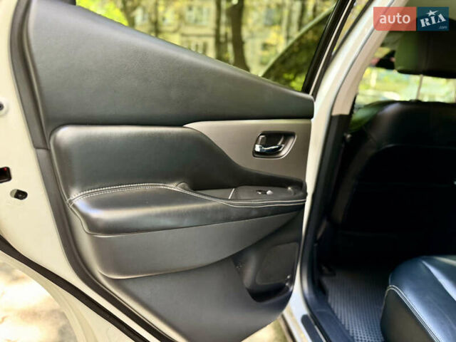 Белый Ниссан Мурано, объемом двигателя 3.5 л и пробегом 57 тыс. км за 19100 $, фото 12 на Automoto.ua