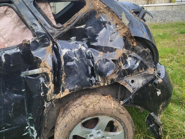 Черный Ниссан Мурано, объемом двигателя 3.5 л и пробегом 270 тыс. км за 2200 $, фото 2 на Automoto.ua