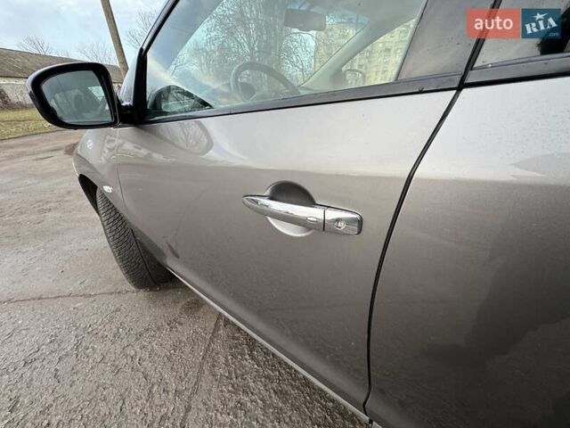 Сірий Ніссан Мурано, об'ємом двигуна 2.49 л та пробігом 266 тис. км за 12000 $, фото 33 на Automoto.ua