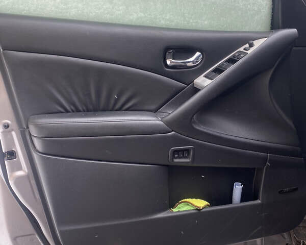 Сірий Ніссан Мурано, об'ємом двигуна 2.49 л та пробігом 266 тис. км за 12000 $, фото 21 на Automoto.ua