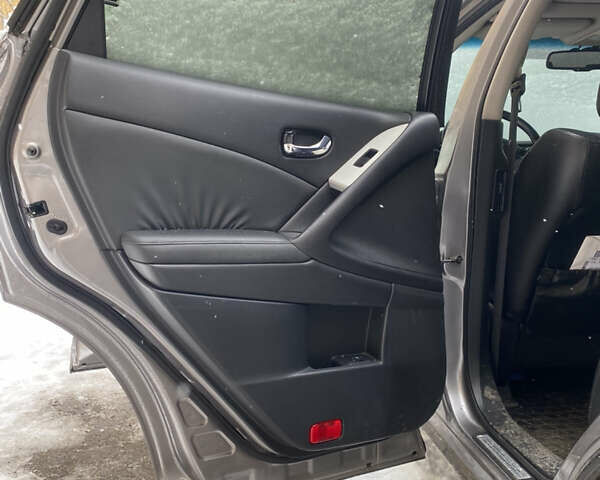 Сірий Ніссан Мурано, об'ємом двигуна 2.49 л та пробігом 266 тис. км за 12000 $, фото 15 на Automoto.ua