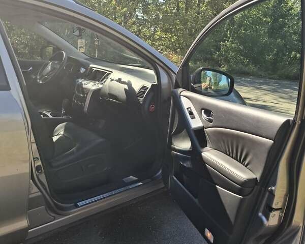 Серый Ниссан Мурано, объемом двигателя 2.49 л и пробегом 263 тыс. км за 12500 $, фото 1 на Automoto.ua