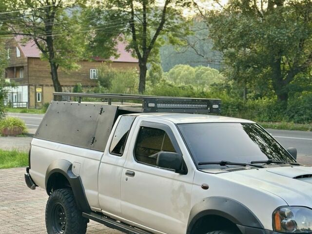 Белый Ниссан НП, объемом двигателя 2.5 л и пробегом 43 тыс. км за 9800 $, фото 2 на Automoto.ua