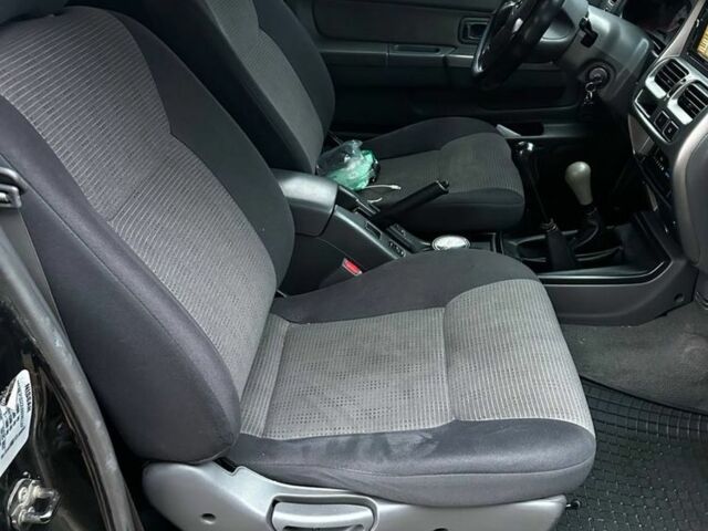 Чорний Ніссан НП, об'ємом двигуна 2.4 л та пробігом 330 тис. км за 12500 $, фото 6 на Automoto.ua