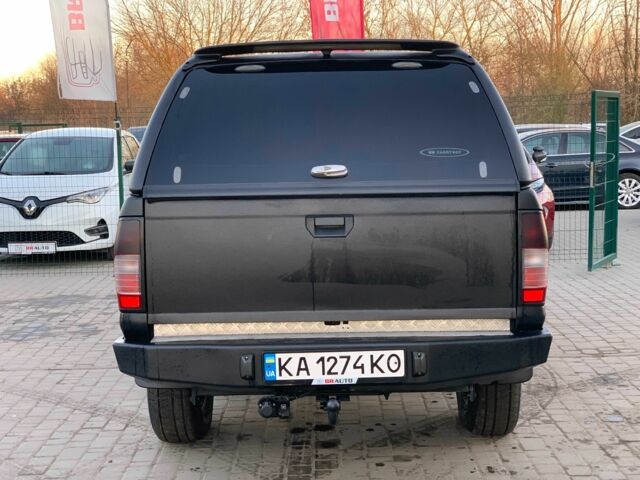 Черный Ниссан НП, объемом двигателя 2.5 л и пробегом 220 тыс. км за 14999 $, фото 5 на Automoto.ua