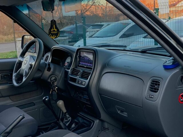 Черный Ниссан НП, объемом двигателя 2.5 л и пробегом 220 тыс. км за 14999 $, фото 14 на Automoto.ua