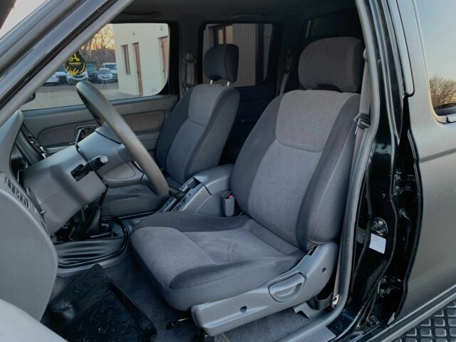 Черный Ниссан НП, объемом двигателя 2.5 л и пробегом 220 тыс. км за 14999 $, фото 10 на Automoto.ua