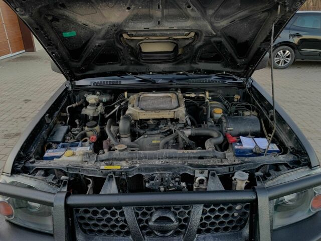 Черный Ниссан НП, объемом двигателя 2.5 л и пробегом 220 тыс. км за 14999 $, фото 22 на Automoto.ua