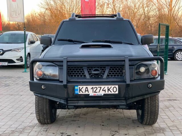 Черный Ниссан НП, объемом двигателя 2.5 л и пробегом 220 тыс. км за 14999 $, фото 1 на Automoto.ua