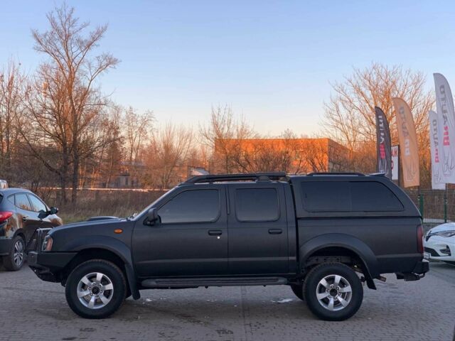 Черный Ниссан НП, объемом двигателя 2.5 л и пробегом 220 тыс. км за 14999 $, фото 3 на Automoto.ua