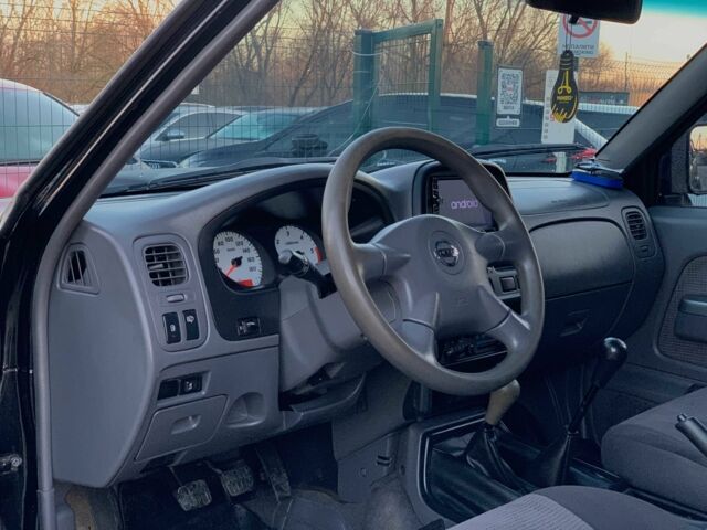 Черный Ниссан НП, объемом двигателя 2.5 л и пробегом 220 тыс. км за 14999 $, фото 9 на Automoto.ua