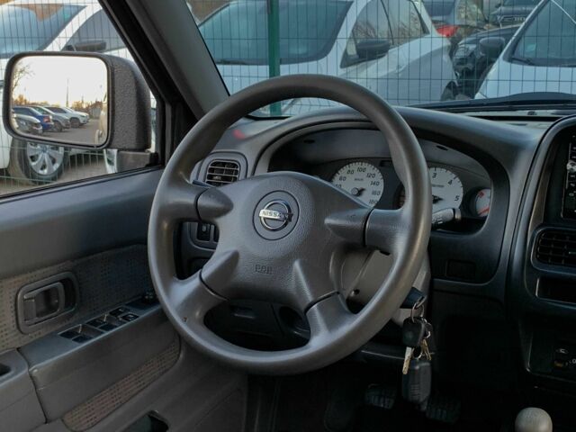 Черный Ниссан НП, объемом двигателя 2.5 л и пробегом 220 тыс. км за 14999 $, фото 15 на Automoto.ua