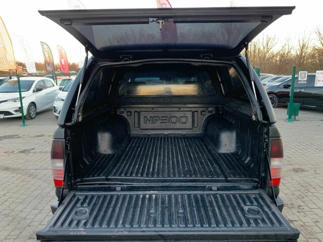 Черный Ниссан НП, объемом двигателя 2.5 л и пробегом 220 тыс. км за 14999 $, фото 13 на Automoto.ua