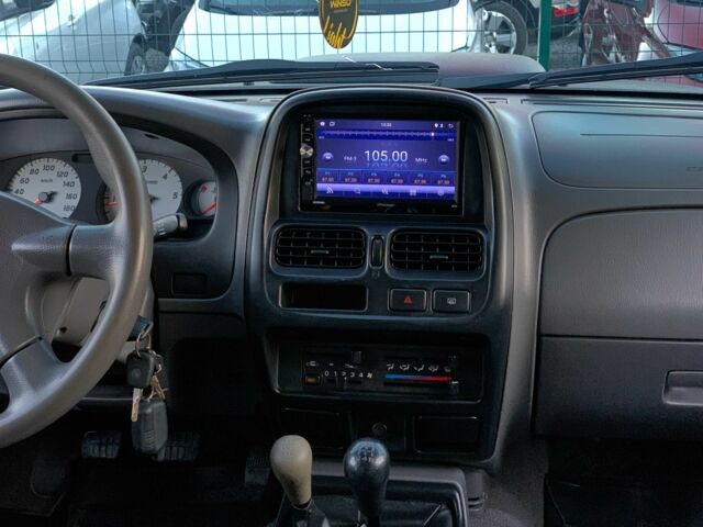 Черный Ниссан НП, объемом двигателя 2.5 л и пробегом 220 тыс. км за 14999 $, фото 16 на Automoto.ua