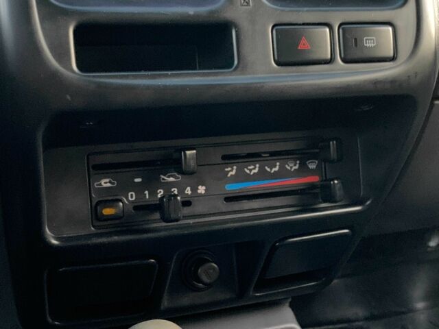 Черный Ниссан НП, объемом двигателя 2.5 л и пробегом 220 тыс. км за 14999 $, фото 20 на Automoto.ua