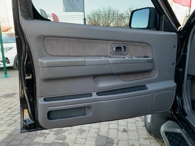 Черный Ниссан НП, объемом двигателя 2.5 л и пробегом 220 тыс. км за 14999 $, фото 8 на Automoto.ua