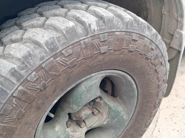 Красный Ниссан НП, объемом двигателя 2.5 л и пробегом 286 тыс. км за 4985 $, фото 1 на Automoto.ua