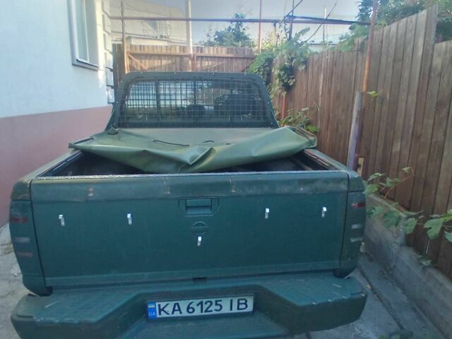 Красный Ниссан НП, объемом двигателя 2.5 л и пробегом 286 тыс. км за 4985 $, фото 13 на Automoto.ua