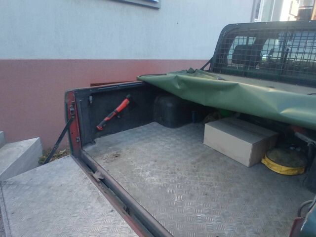 Красный Ниссан НП, объемом двигателя 2.5 л и пробегом 286 тыс. км за 4985 $, фото 15 на Automoto.ua