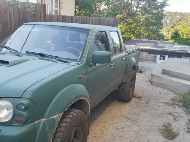 Красный Ниссан НП, объемом двигателя 2.5 л и пробегом 286 тыс. км за 4985 $, фото 23 на Automoto.ua