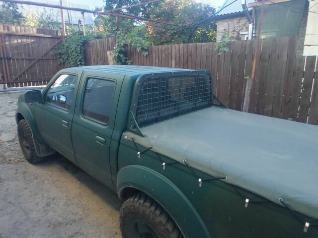 Красный Ниссан НП, объемом двигателя 2.5 л и пробегом 286 тыс. км за 4985 $, фото 21 на Automoto.ua